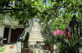 De vanzare casa cuplata, 180 mp, zona linistita