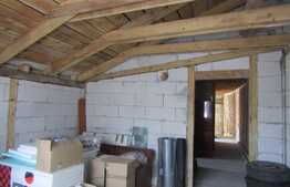 De vanzare casa cuplata, zona linistita de case