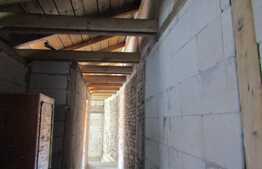 De vanzare casa cuplata, zona linistita de case