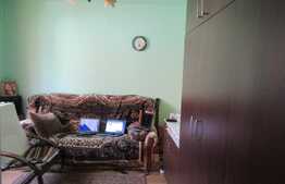 De vanzare casa cuplata, zona linistita de case