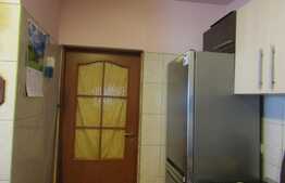 De vanzare casa cuplata, zona linistita de case