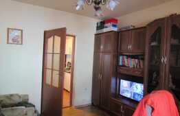 De vanzare casa cuplata, zona linistita de case