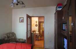 De vanzare casa cuplata, zona linistita de case