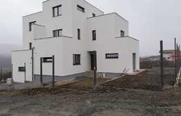 Duplex de vanzare, 140 mp utili, teren 200 mp,CF, zona linistita!