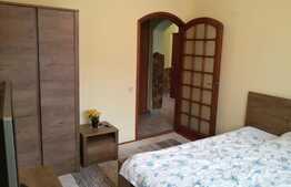 Apartament cu 3 camere , decomandat, 62 mp, A.C, zona Parcului Central