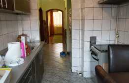 Apartament cu 3 camere , decomandat, 62 mp, A.C, zona Parcului Central
