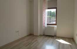 Spatiu birouri, 40 mp, parter, zona Piata Abator, cu vedere  spre strada!