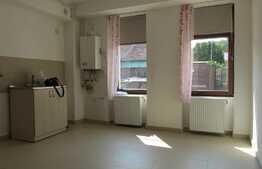 Spatiu birouri, 40 mp, parter, zona Piata Abator, cu vedere  spre strada!