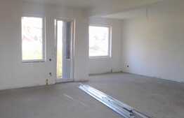 Triplex de vanzare 120 mp, teren 200 mp, zona Voronet