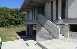 De vanzare casa individuala 250 mp utili, 985 mp teren, front 23 ml, zona linistita!