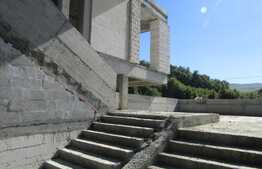 De vanzare casa individuala 250 mp utili, 985 mp teren, front 23 ml, zona linistita!