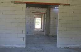 De vanzare casa individuala 250 mp utili, 985 mp teren, front 23 ml, zona linistita!