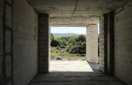 De vanzare casa individuala 250 mp utili, 985 mp teren, front 23 ml, zona linistita!