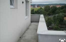 Zona de top, suprafata generoasa!