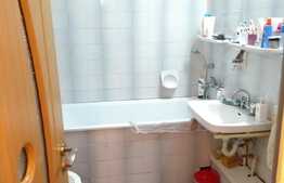 Apartament 3 camere, 65 mp, decomandat, zona strazii Bucuresti 