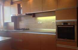 Apartament 4 camere, 140 mp, parcare, zona strazii Calea Turzii