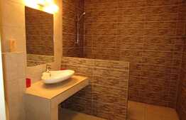 Apartament spatios, 2 camere, finisat modern! Zona strazii Florilor!!