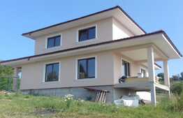 Casa individuala, 183 mp utili, 700 mp teren, panorama si expunere sudica !