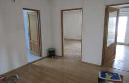 De vanzare casa individuala, 250 mp, teren 400 mp, front stradal 20 ml, zona linistita de case!