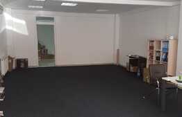 Spatiu comercial cu vad pietonal, 90 mp, zona Hotel Paradis