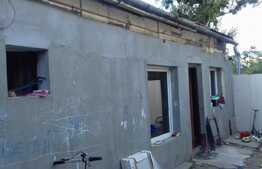 Casa cuplata de 48 mp, teren 126 mp, front 11 ml, zona semicentrala