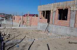 Proiect deosebit! Casa mediteraneeana cuplata, 120 mp utili, 250 mp teren, semifinisata, expunere sudica, panorama superba!!