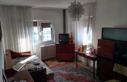 Apartament 4 camere, 76.60 mp, decomandat, etaj intermediar, zona Piata Flora!
