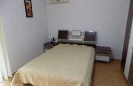 Apartament 5 camere, 220 mp, 2 parcari, A.C., mobilat modern, gradina, 2 terase, zona strazii Eugen Ionesco