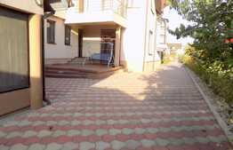 Casa individuala de 230 mp utili, teren de 1400 mp, front 26 ml!