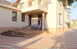 Casa individuala de 230 mp utili, teren de 1400 mp, front 26 ml!