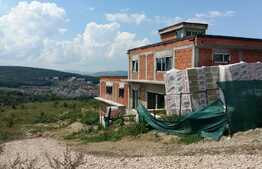 Casa cuplata, 135 mp utili, 200 mp teren, zona rezidentiala de case/vile