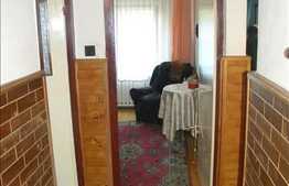 3 camere de vanzare , cu balcon inchis si loc de parcare in garaj