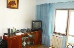 3 camere de vanzare , cu balcon inchis si loc de parcare in garaj