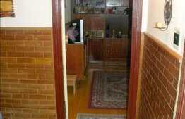 3 camere de vanzare , cu balcon inchis si loc de parcare in garaj