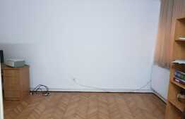 Apartament de vanzare, 29.6 mp de gradina, interbelic, zona Regionala CFR!