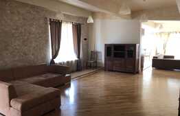 Apartament cu 4 camere, etaj intermediar, imobil tip vila, zona strazii Donath 