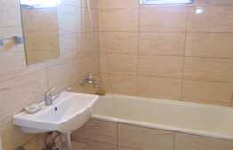 Apartament cu 3 camere, 73 mp, decomandat, parcare, zona strazii Aurel Vlaicu