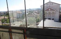 Apartament cu 3 camere, 73 mp, decomandat, parcare, zona strazii Aurel Vlaicu