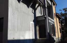 Casa de vanzare, 300 mp, 418 mp teren, zona de case!