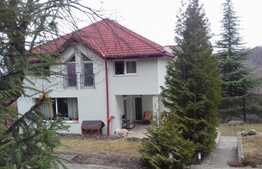 Casa din padure, 270 mp, 1.600 mp teren, zona de vile, panorama!