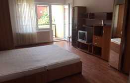 Apartament 3 camere, etaj intermediar, parcare, zona Petrom