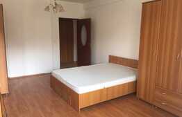 Apartament 3 camere, etaj intermediar, parcare, zona Petrom