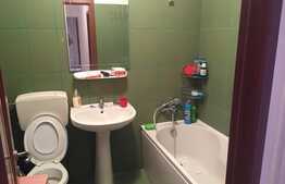 Apartament 3 camere, etaj intermediar, parcare, zona Petrom