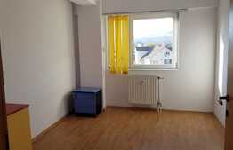 Apartament 4 camere, 105 mp, balcon, parcare, A.C., zona Farmec