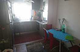 Apartament 3 camere, etaj intermediar, zona strazii Campului