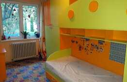 Apartament 3 camere, 60 mp, decomandat, parcare zona Mercur