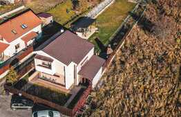 Casa cu 1200 mp teren, 4 camere, mobilata si utilata!