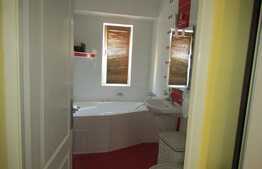 Apartament 3 camere, 68 mp, 2 parcari, zona Platinia