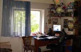 Apartament cu 2 camere pe strada Plopilor.