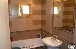 Apartament cu 2 camere pe strada Plopilor.